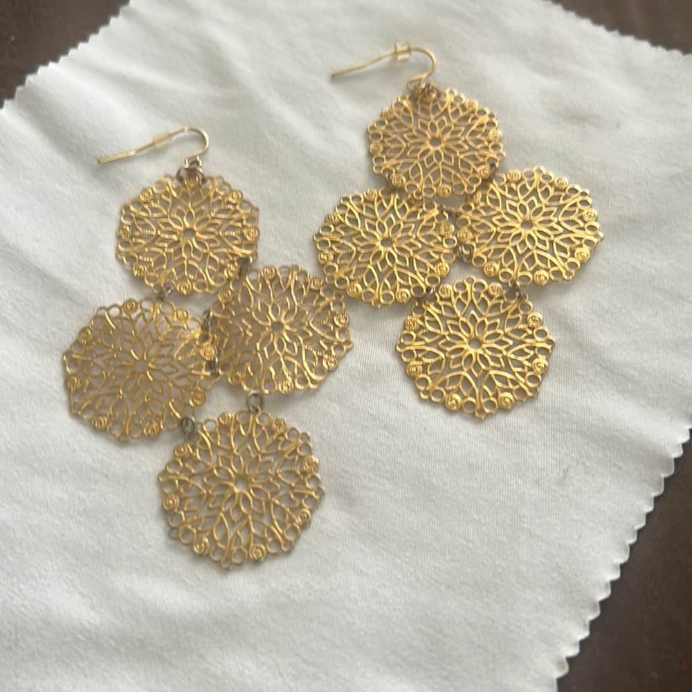 Gold filigree dangling earrings